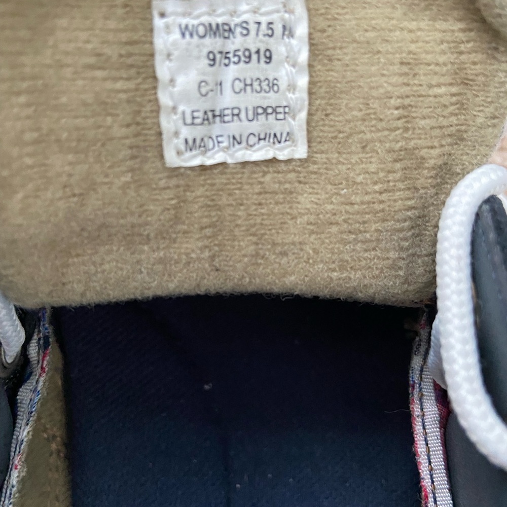 Sperry Docksiders. - Picture 5 of 5